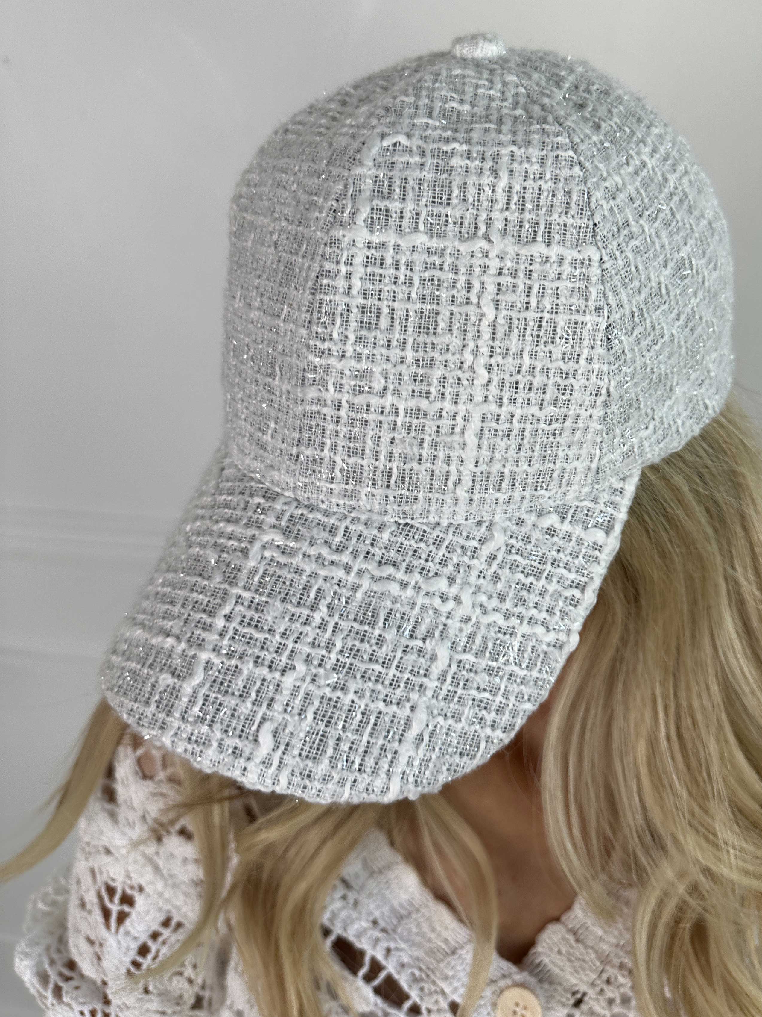 Ottilie - Keps med flätat tyg